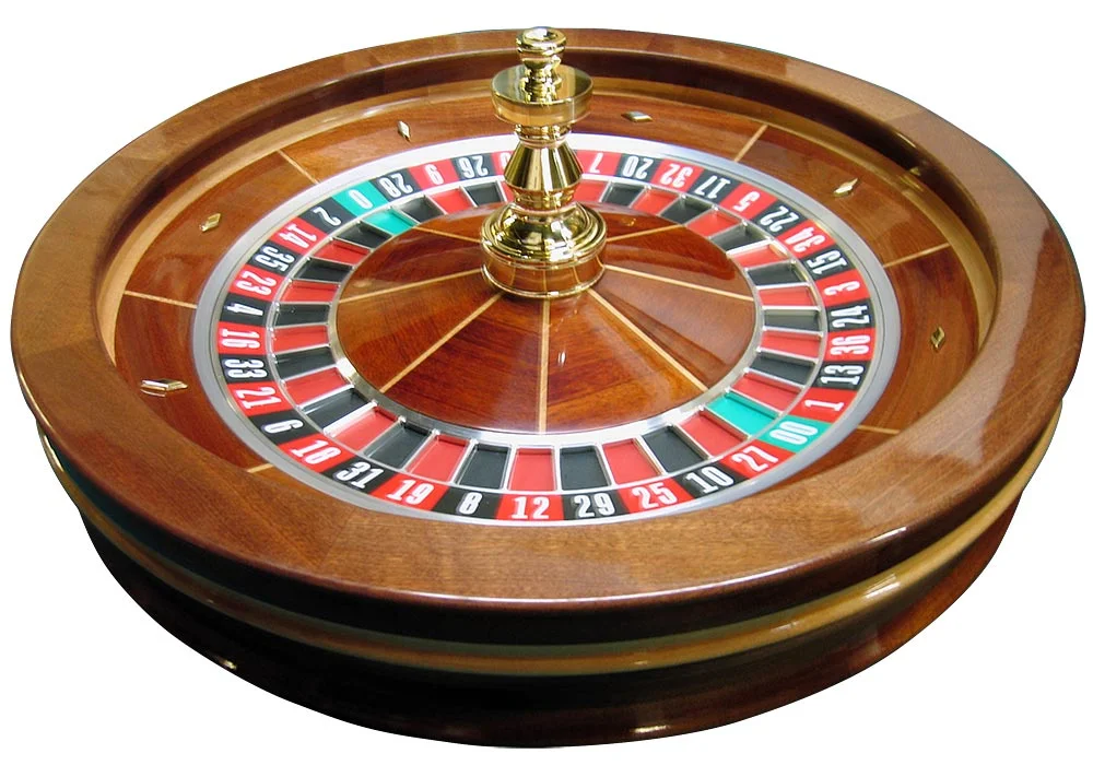 Rueda de ruleta europea girando en casino